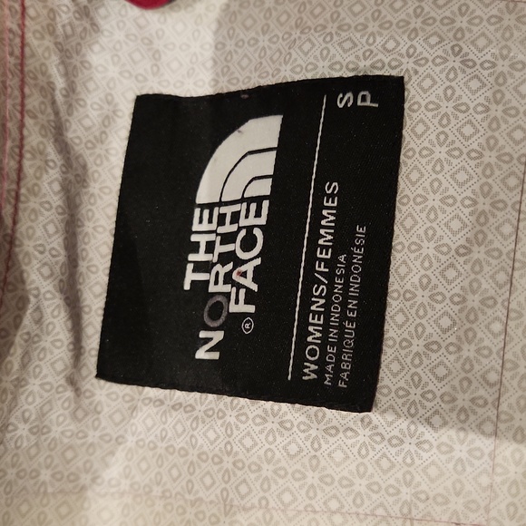 Like new North Face windbreaker - Picture 3 of 4